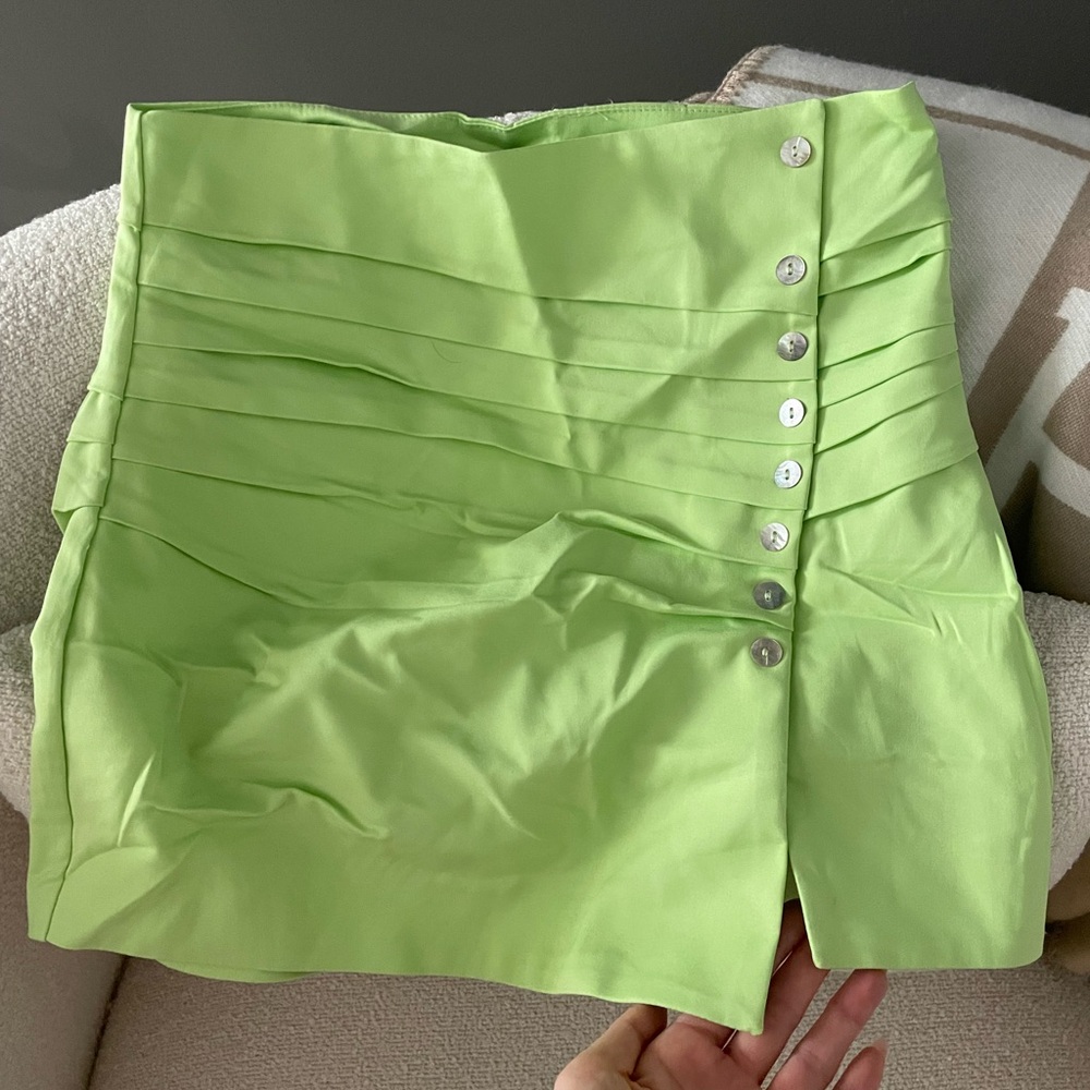 Green‎ Button Mini Skirt Ruched - Picture 5 of 8